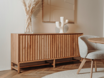 licht houten dressoir