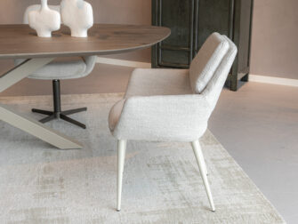 Eetkamerstoel Aarhus - be amazing cream - onderstel orion - beige Eetkamerstoel met volledig personaliseerbare afwerking