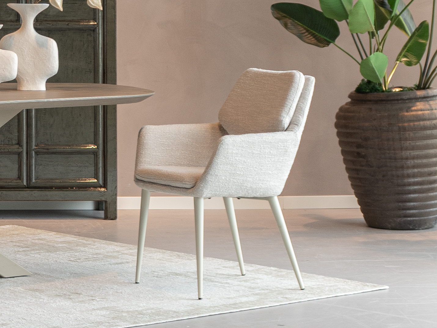 Eetkamerstoel met beige metaalkleur onderstel