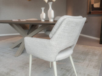 Eetkamerstoel Aarhus - be amazing cream - onderstel orion - beige Eetkamerstoel met comfortabele rug en zitkussens in diverse stoffen