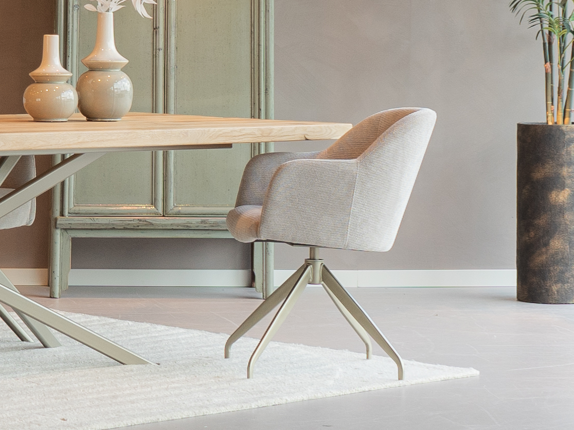 rond vormige kuipstoelen met draai onderstel champagne