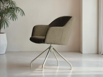 Moss groene kleurige eetkamerstoel voor natuurlijke interieurs