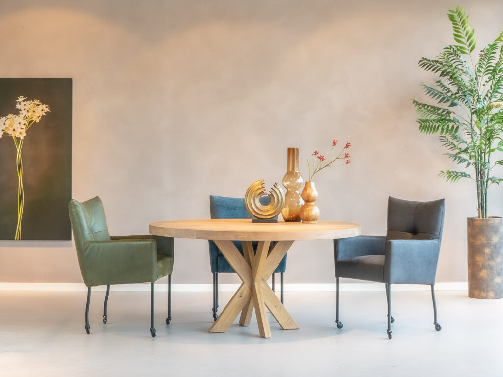 donker grijze eetkamerstoel met wielen