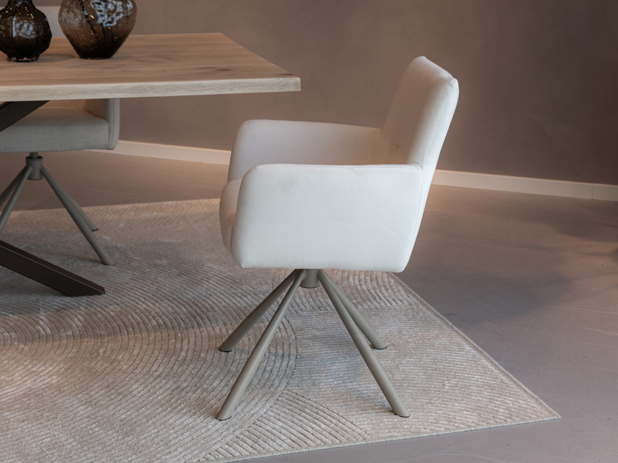 eetkamerstoel ecru magnum metaalkleur