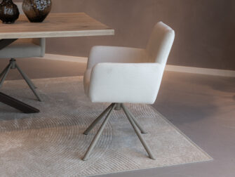 Autoreturn eetkamerstoel met gekleurd draaibaar frame