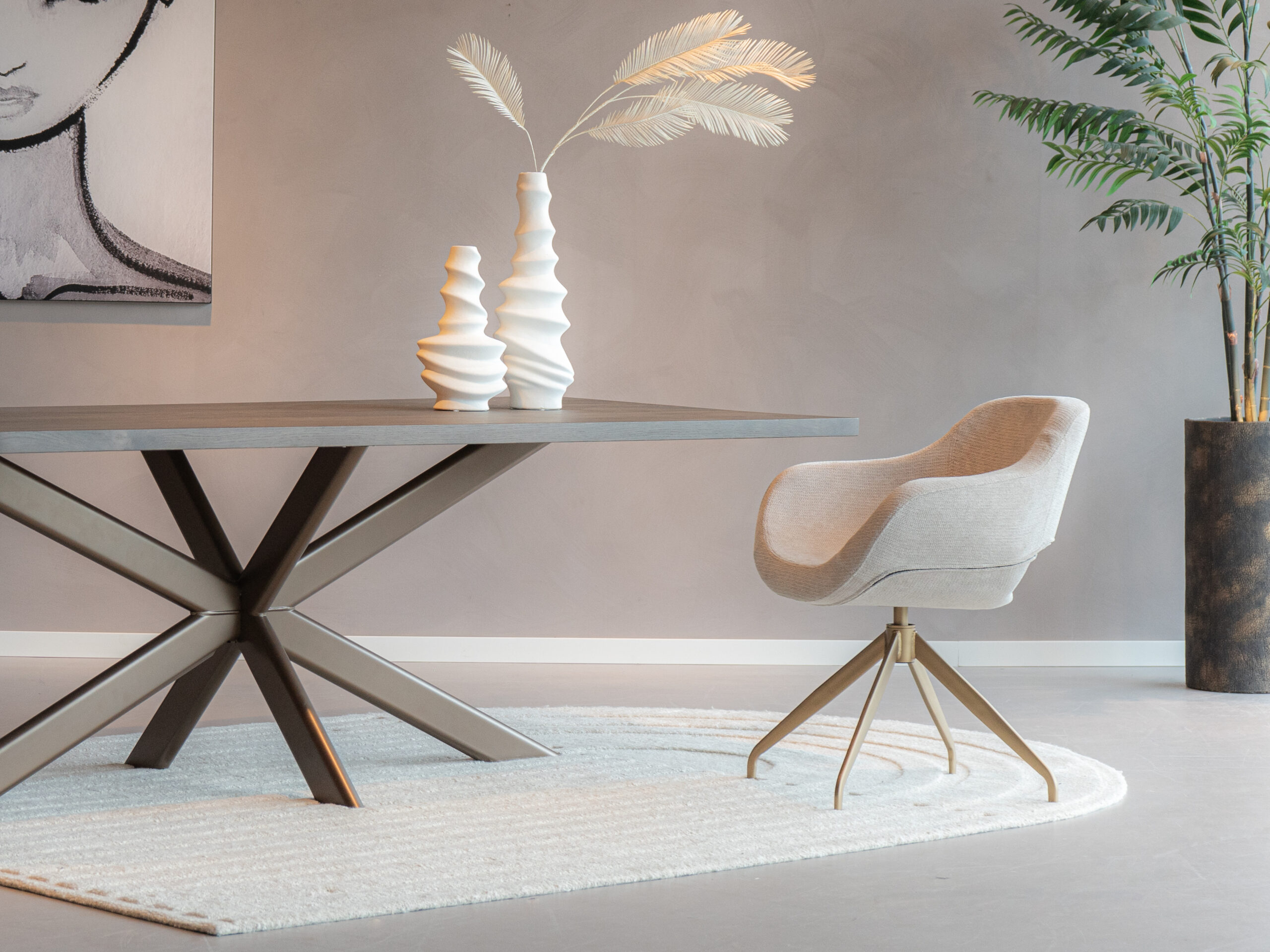 Eetkamerstoel zelf te configureren met beige zachte stof