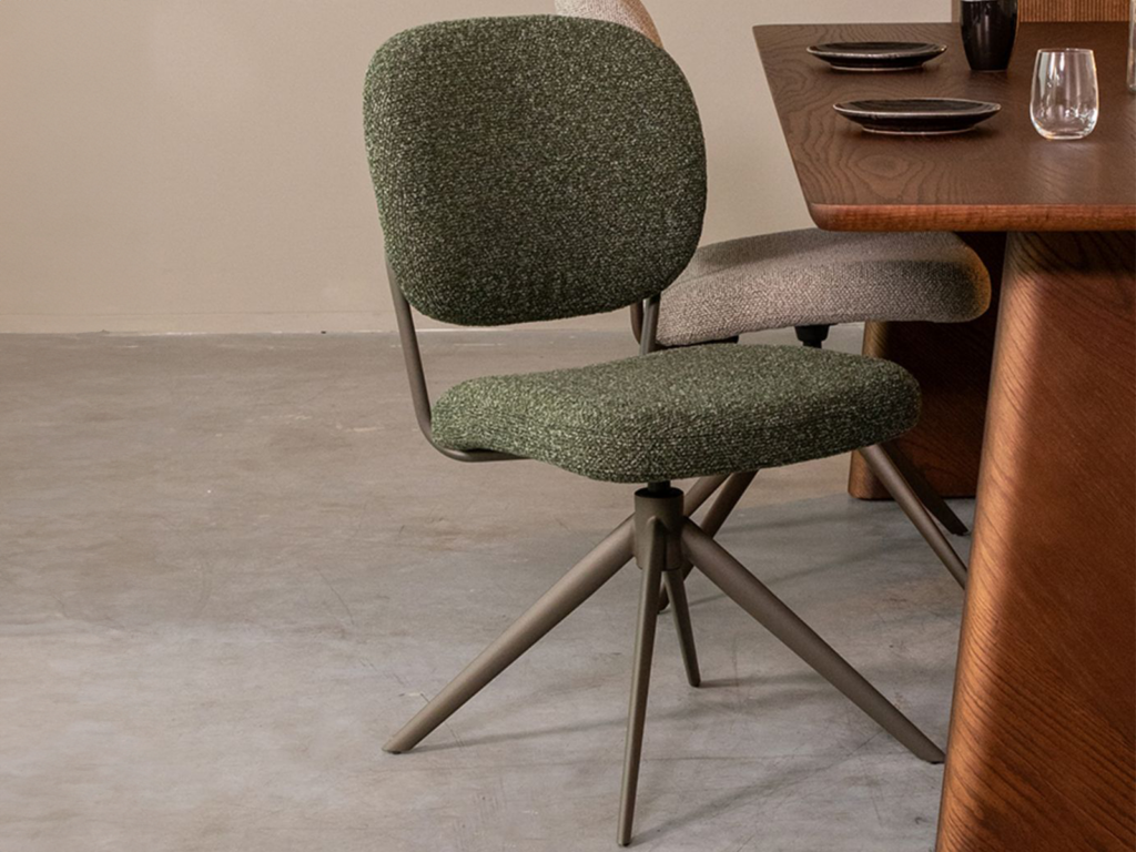 Slanke draaistoel met groene Boucle zitting en bijpassende groene poten