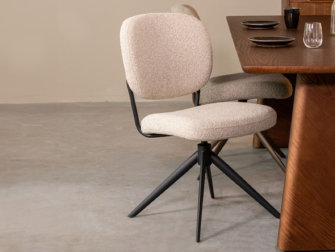 Draaibare eetkamerstoel zonder armleuning in naturel Boucle met zwart metalen onderstel