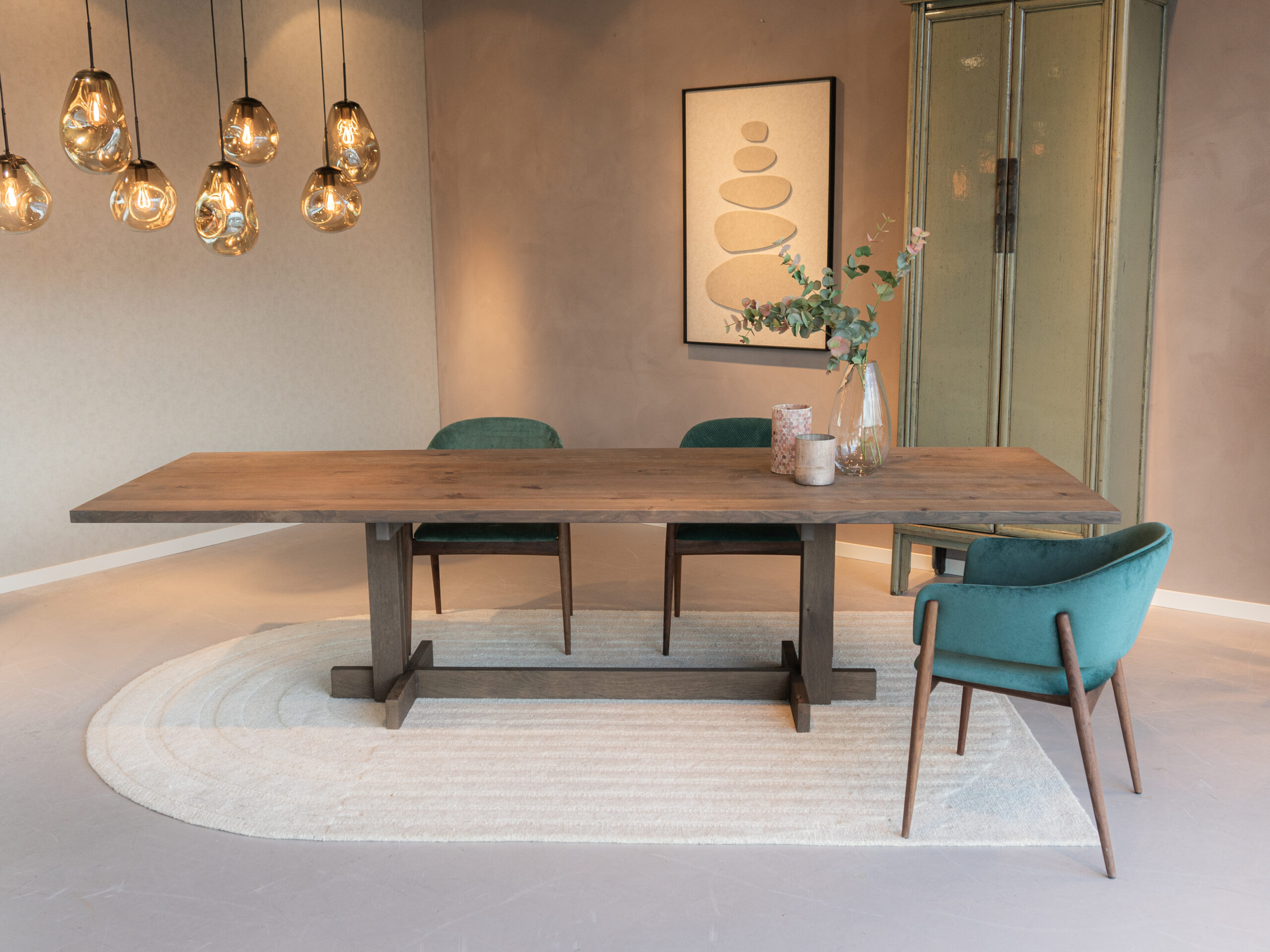 houten eetkamerstoel met klassieke uitstraling en stevige constructie