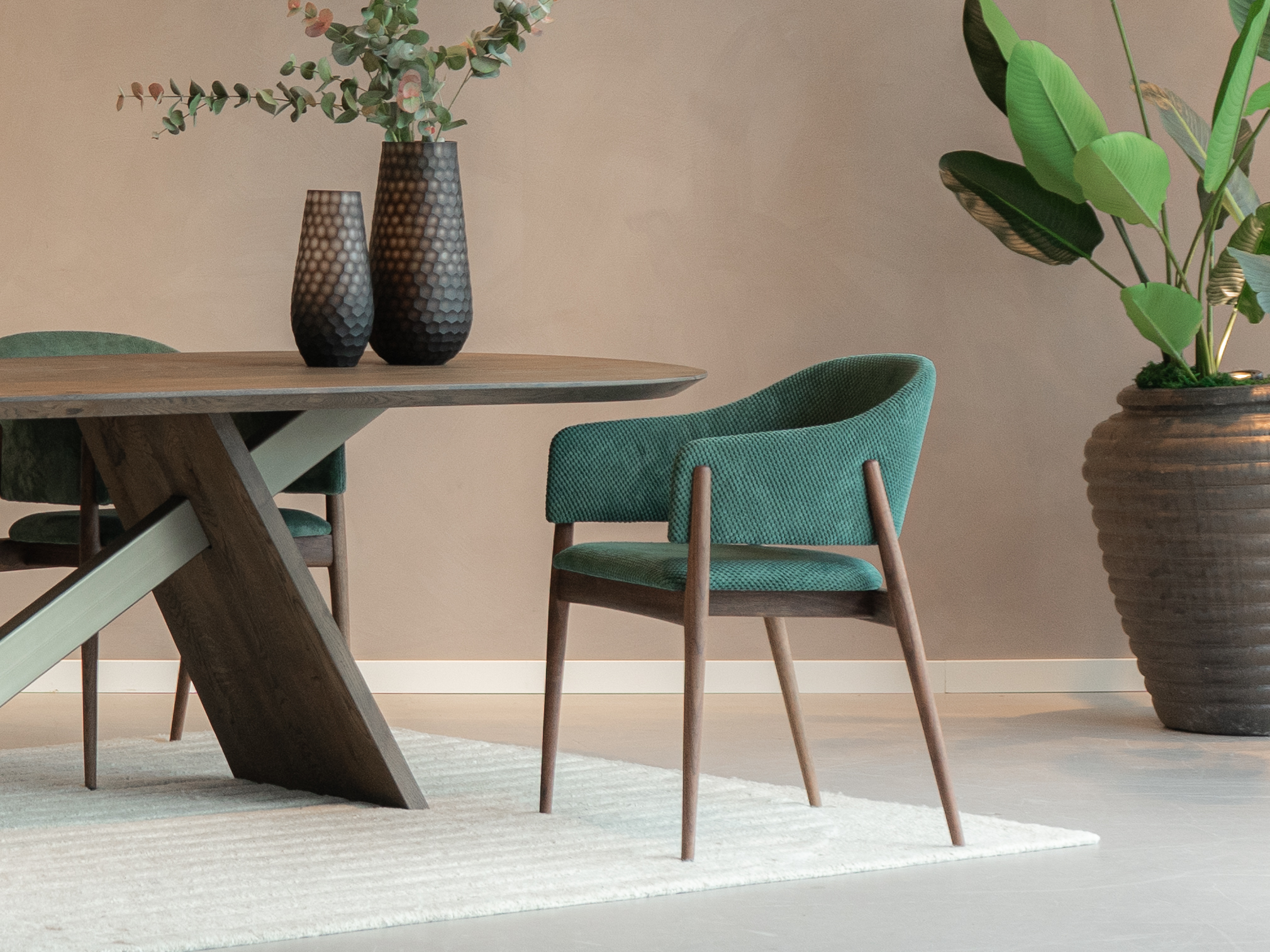 landelijke eetkamerstoel met houten frame