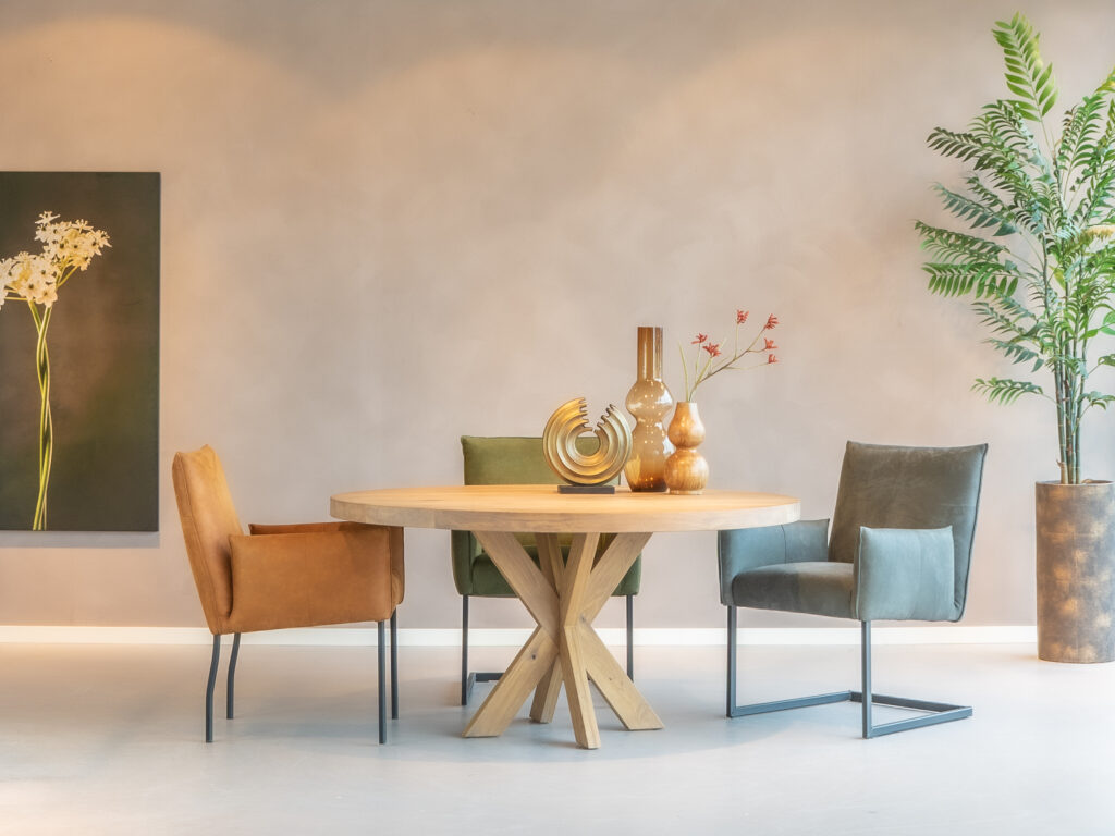 Antracietkleurige leren eetkamerstoel met arm leuning