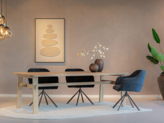 Draaibare eetkamerstoel met autoreturn-mechanisme en metalen onderstel