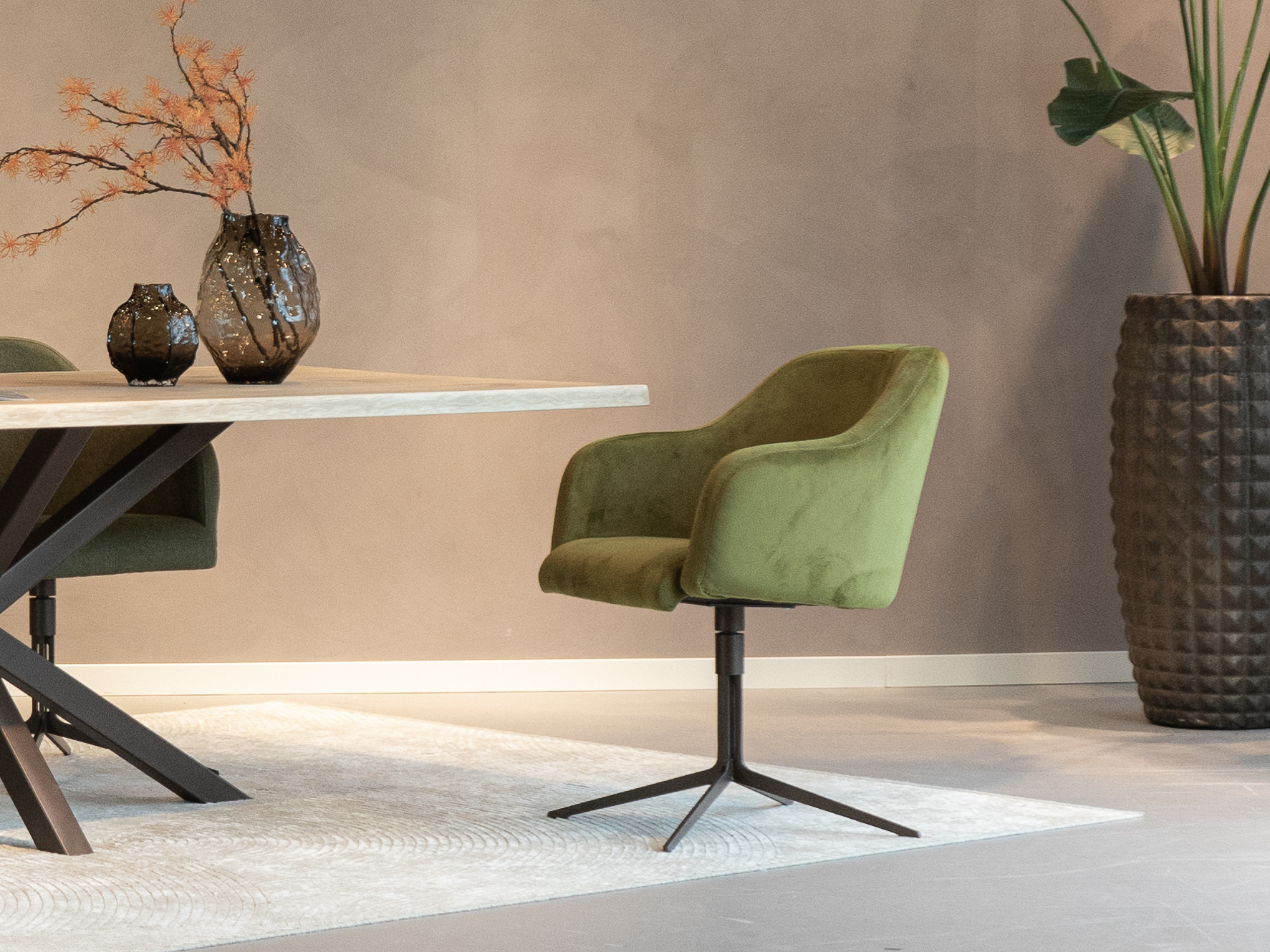 eetkamer stoelen diepe zit diverse materialen