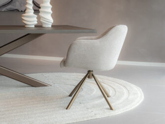 beige stoelen auto return