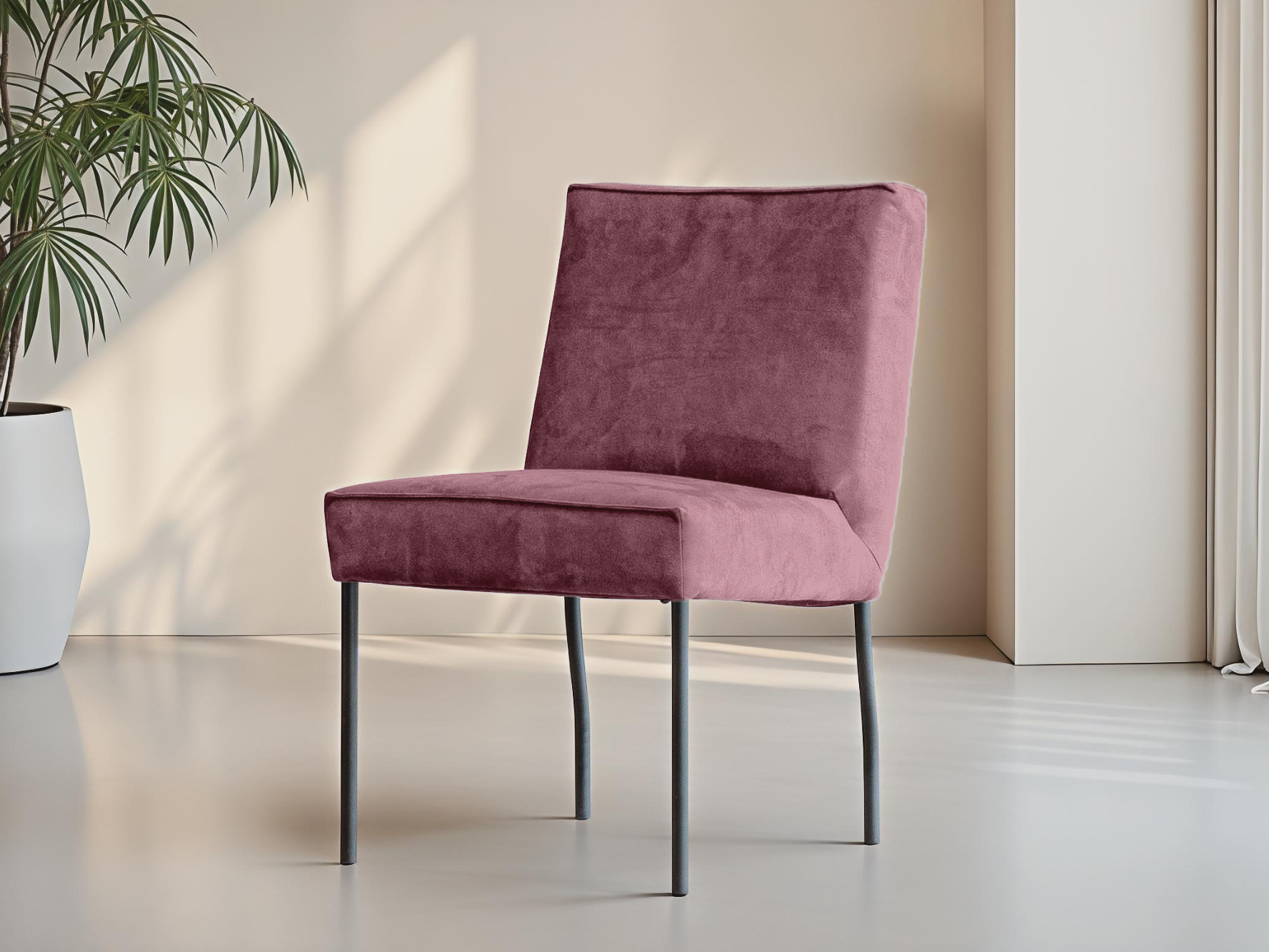 Praktische wijnrode eetkamerstoel zonder armleuningen met stevige zitting