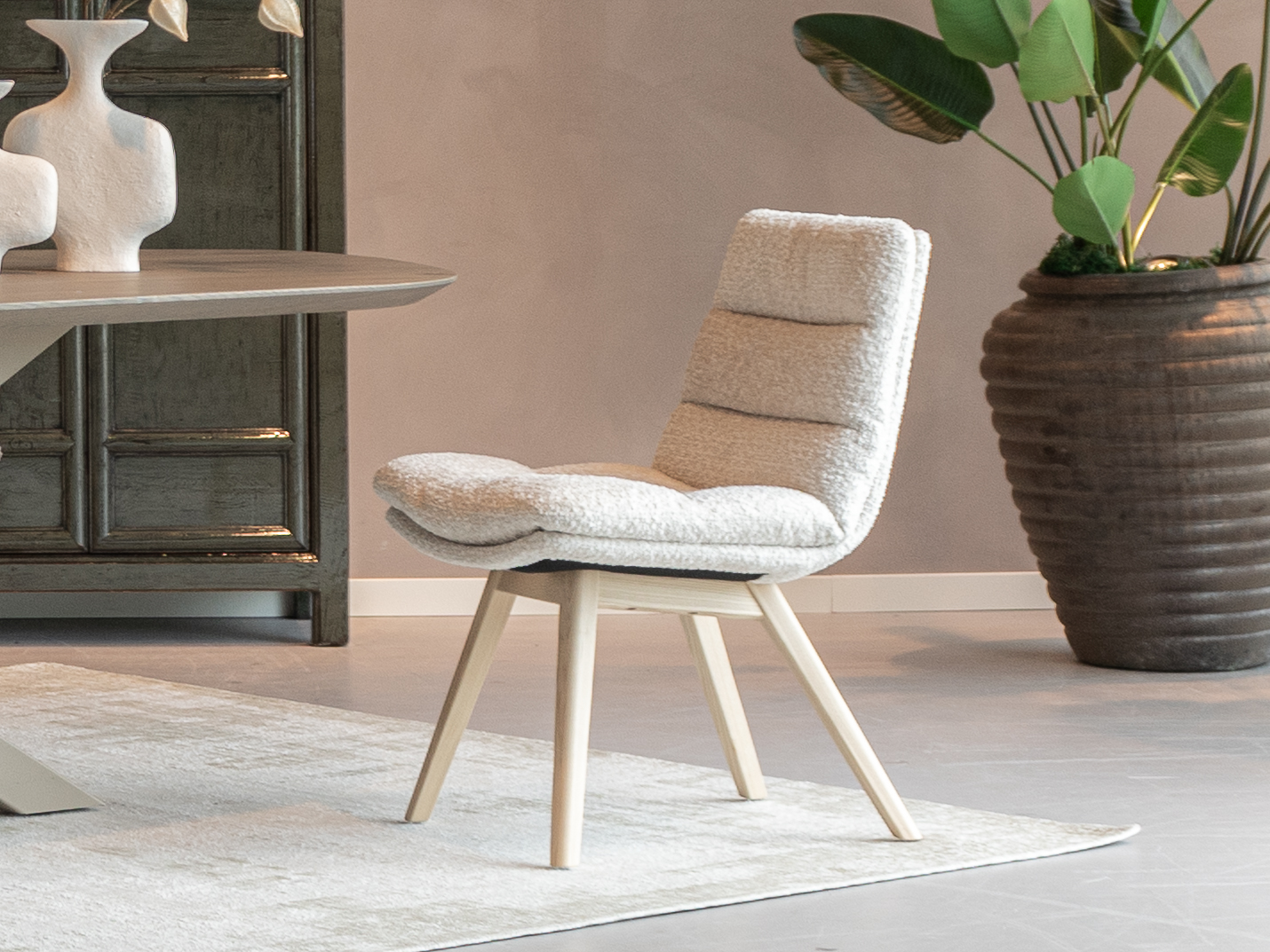 Eetkamerstoel met of zonder armleuningen met houten frame