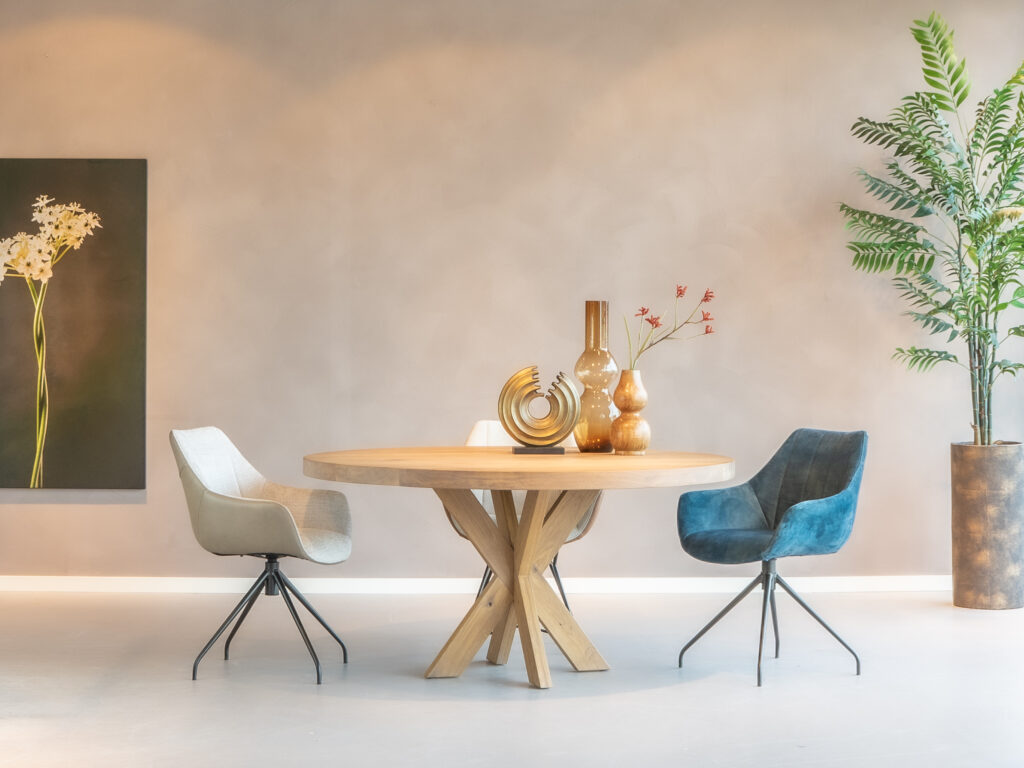 Blauw fluwelen kuipstoel met armleuning