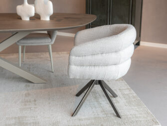 Eetkamerstoel Imola - be amazing cream - onderstel venus - metaalkleur anodic bruin Comfortabele kuipstoel met gebogen rugleuning en metalen poten