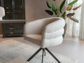 Eetkamerstoel Imola - be amazing cream - onderstel venus - metaalkleur anodic bruin Ronde kuip eetkamerstoel met comfortabel zitvlak en stevig metalen onderstel