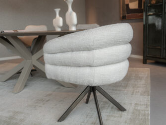 Eetkamerstoel Imola - be amazing cream - onderstel venus - metaalkleur anodic bruin eetkamerstoel met ronde kuipzitting en strak metalen onderstel