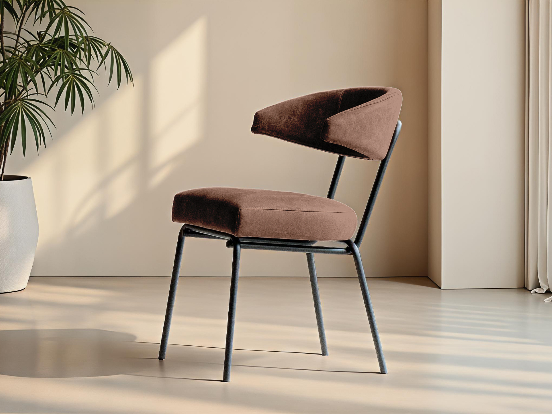 Comfortabele brandy stoel met zachte zit en minimalistisch frame