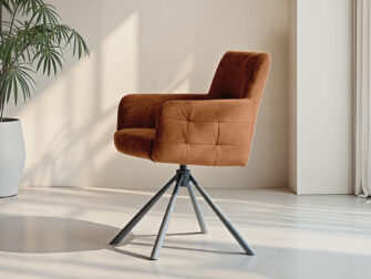 Camel kleurige eetkamerstoel in zachte stof