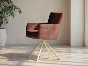 Eetkamerstoel Lamezi - mito blush - onderstel c - metaalkleur magnum Moderne stoel met metalen onderstel in terra tinten