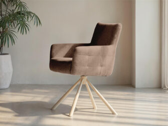 Eetkamerstoel Lamezi - mito cinnamon - onderstel c - metaalkleur magnum Comfortabele stoel met zachte zitting en slanke poten