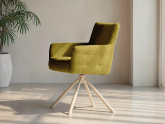 Eetkamerstoel Lamezi - mito mustard - onderstel c - metaalkleur magnum Comfortabele draaistoel met gestoffeerde armleuningen