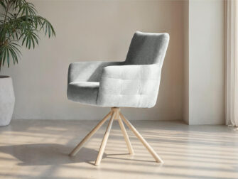 Eetkamerstoel Lamezi - mito natural - onderstel c - metaalkleur magnum Eetkamerstoel in lichtgrijze stof met houten driehoekspoot