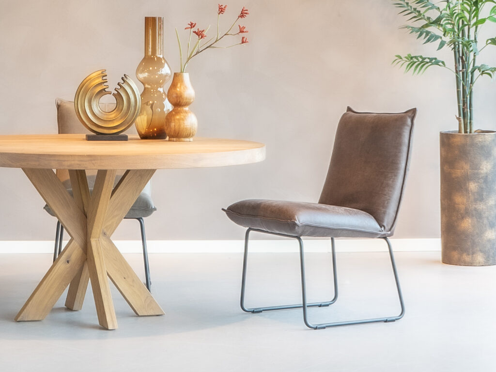 Eetkamerstoel met hoge rugleuning in bruin africa leer