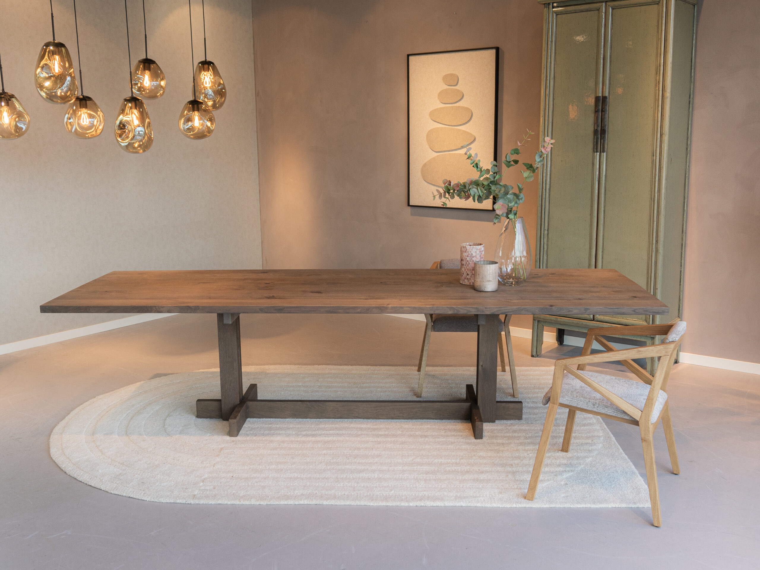 massief houten eetkamerstoel met tijdloos design