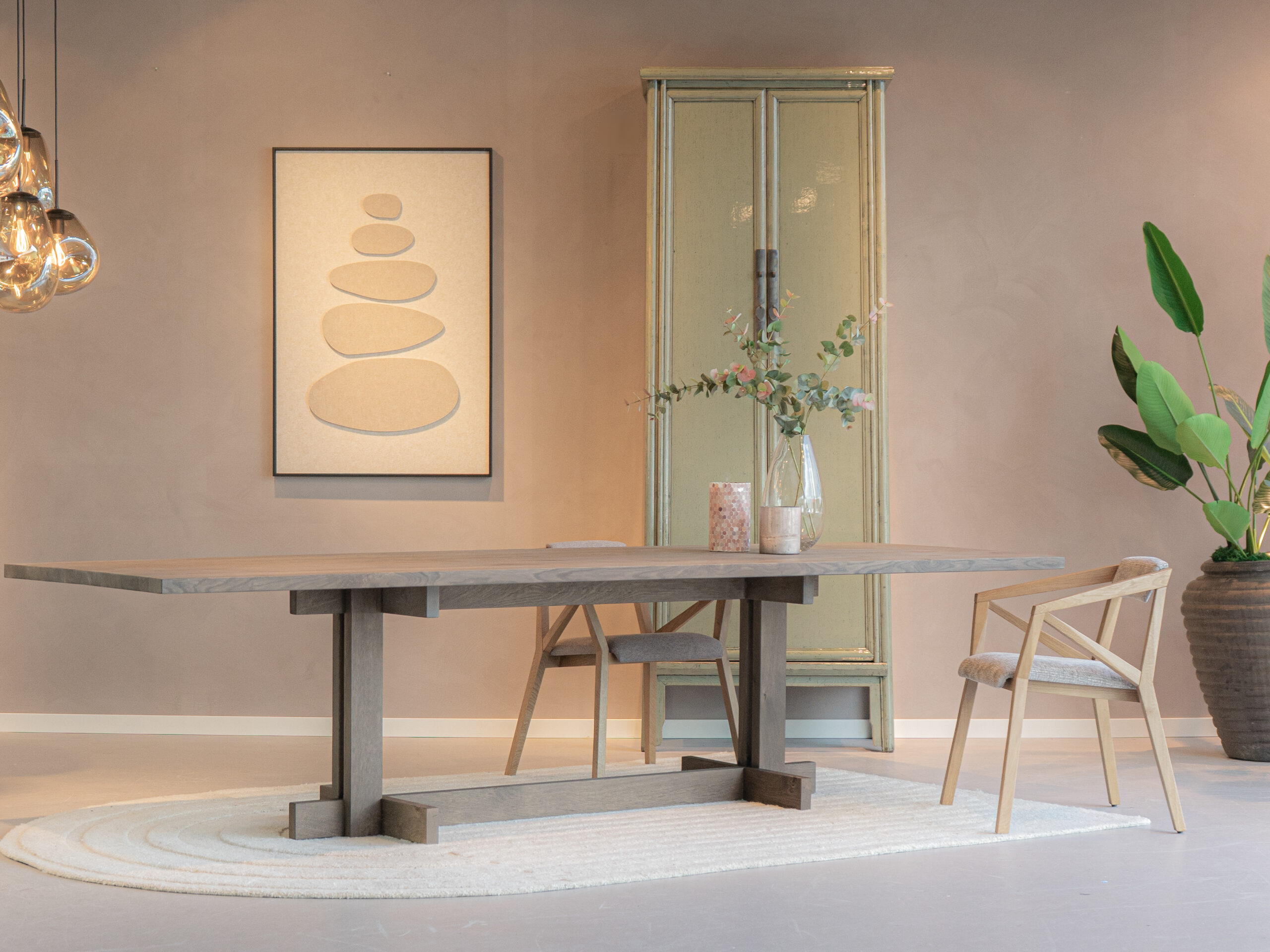 landelijke eetkamerstoel van hout met een klassieke uitstraling