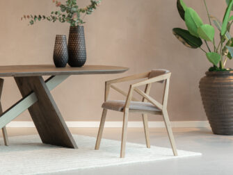 Eetkamerstoel Lenox - Eppic select rimo taupe - oak monaco houten eetkamerstoel met gestoffeerde stoffen zitting