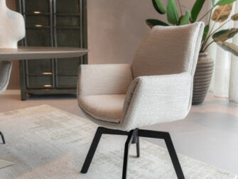 Eetkamerstoel Lisboa - be amazing cream - onderstel mars - metaalkleur zwart Gestoffeerde eetkamerstoel met zwart metalen poten