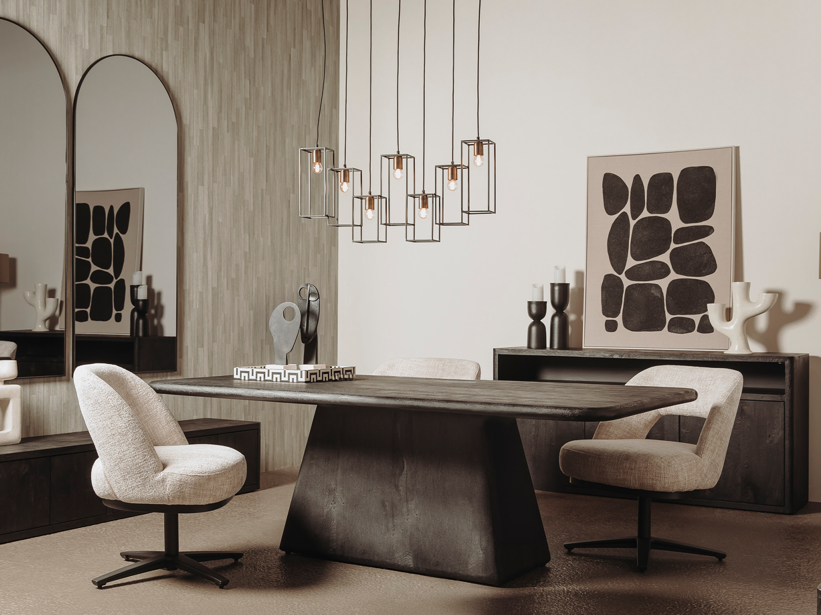 draaibare luxe eetkamerstoelen met open rugleuning en zwarte poot