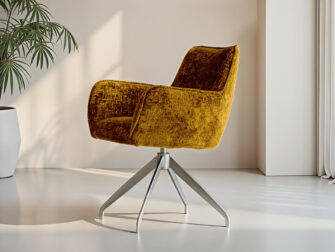 Eetkamerstoel Massimo - Eppic select tocco mustard - onderstel r - metaalkleur champagne Fluweelzachte eetkamerstoel met okergele teddy bekleding en een elegante metalen kruispoot