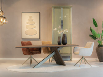 Eetkamerstoel Massimo - cloud ecru - onderstel t - metaalkleur brons antiek set luxe eetkamerstoelen met zachte bekleding en ergonomische rug ondersteuning