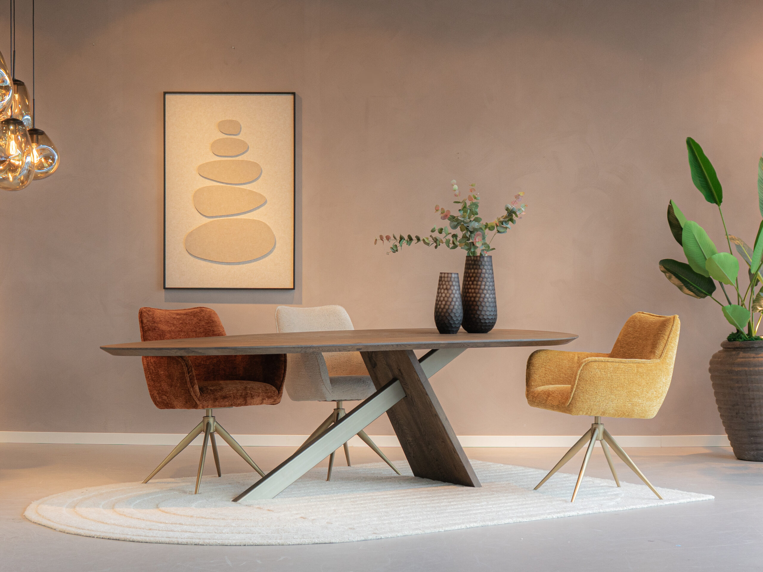 gestoffeerde eetkamerstoel met armleuningen voor extra comfort en ondersteuning