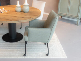 eetkamerstoelen met wieltjes en armleuning kleur olive