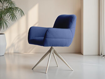 Eetkamerstoel Naxos - Eppic select moric royalblue - onderstel t - metaalkleur sunstone Eetkamerstoel in diepblauw fluweel met licht metalen onderstel