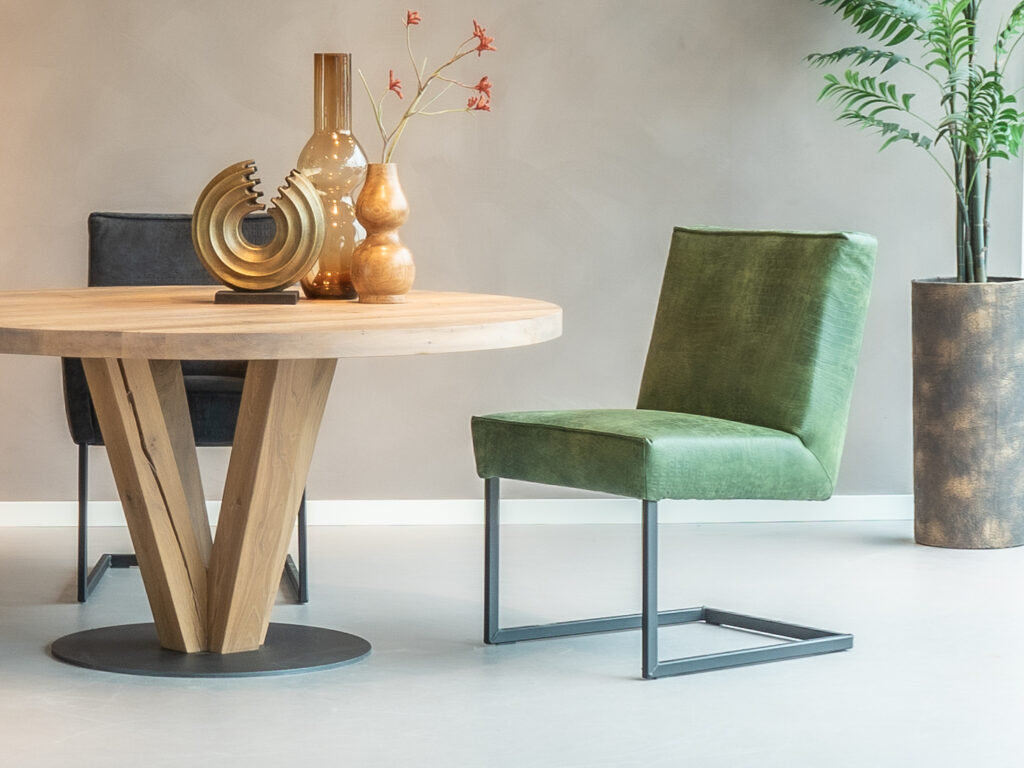 Eetkamerstoel zonder armleuningen, bekleed met groen croco concrete leder