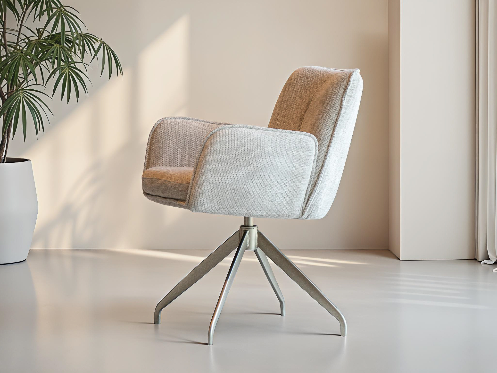 Beige eetkamerstoel met luxe uitstraling en zachte textuur