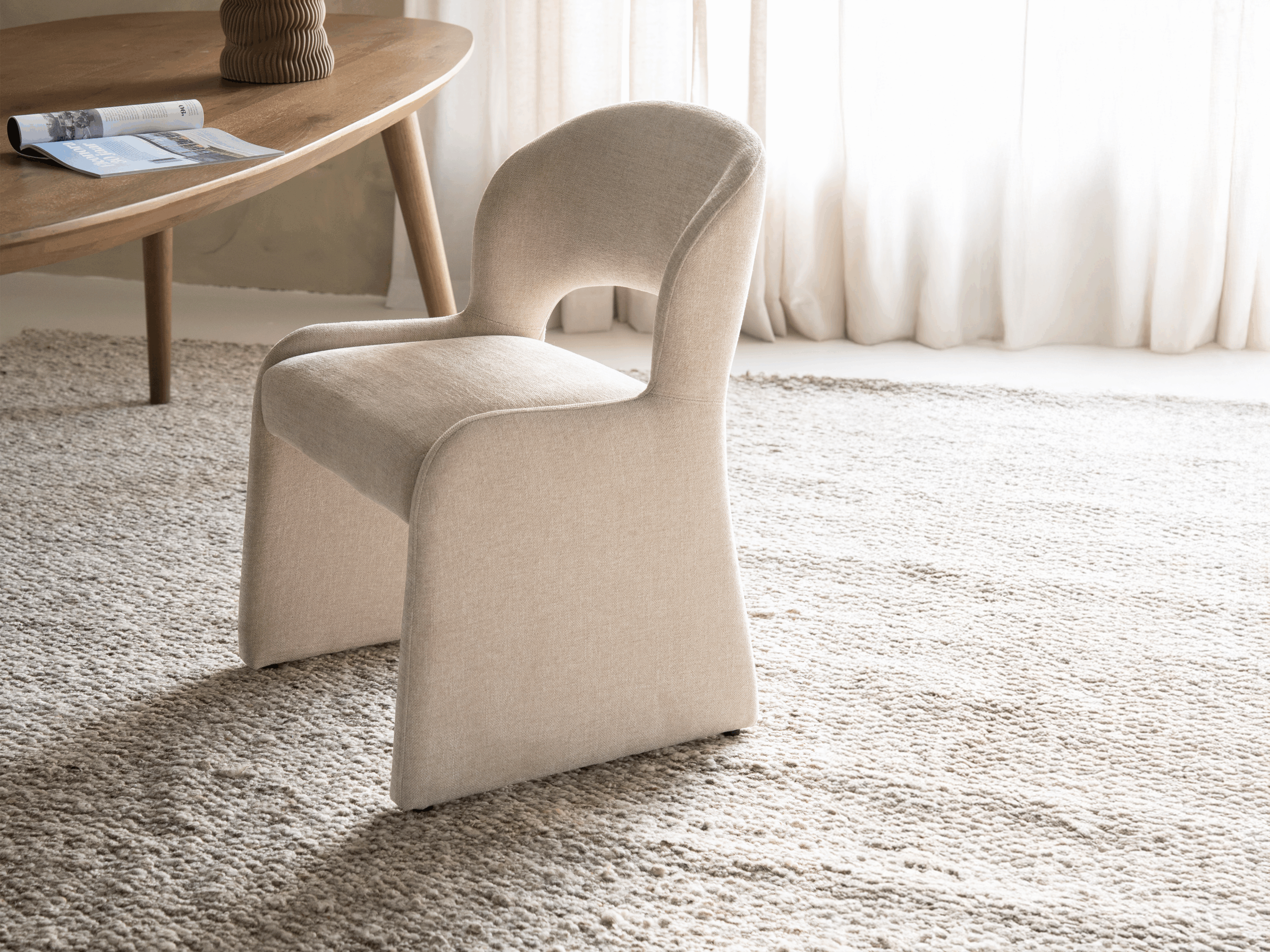 Stijlvolle designstoel met afgeronde zitting en rug