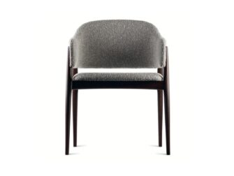 bruine eetkamerstoel met arm leuning