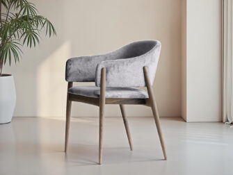 Houten eetkamerstoel met doorlopende rugpootjes en ronde kuipvorm