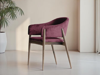 Ronde eetkamerstoel in donkerrood met doorlopende poten en open rugleuning