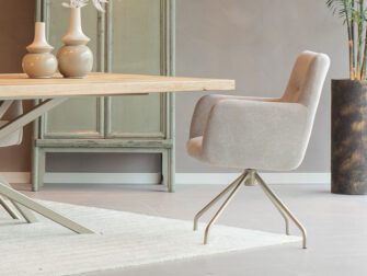 Eetkamerstoel Santorini - Mito - Beige - onderstel a - metaalkleur Champagne stoffen armstoelen met gekleurd onderstel