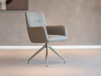 Eetkamerstoel Santorini - eppic select - ottawa taupe - onderstel r - metaalkleur champagne eetkamerstoel met hoge rug en armleuningen