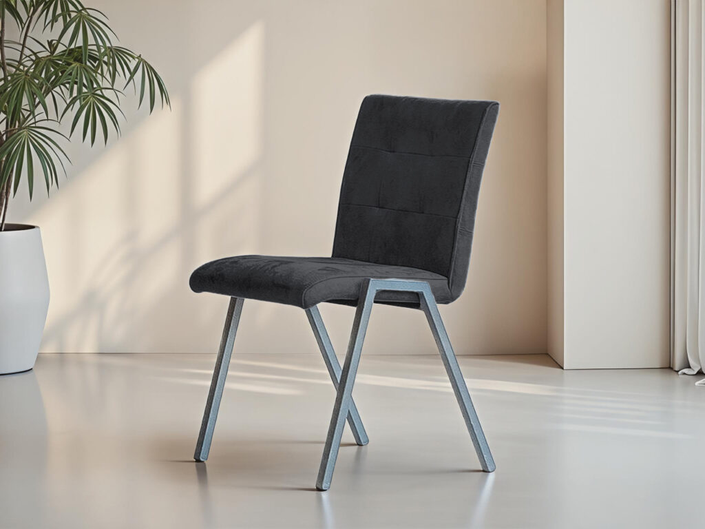 Onyx zwarte eetkamerstoel met luxe uitstraling en stoer onderstel